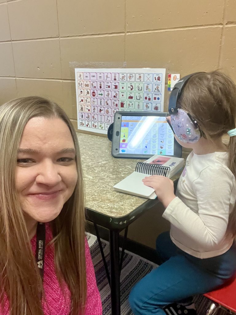 Jessica Smith, CRAEA SLP working with a preschool student