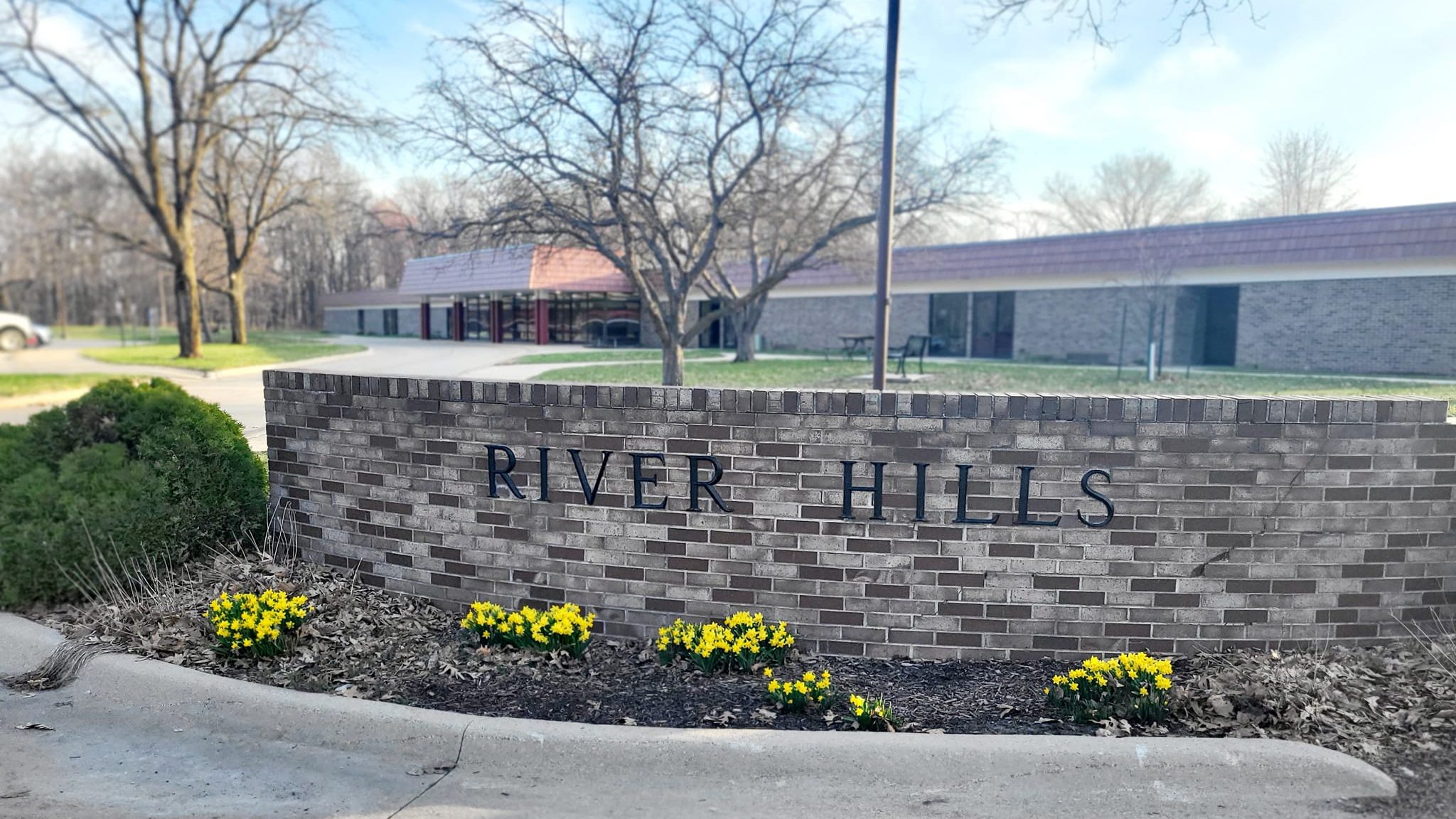 River Hills School is a public sponsored special school for students with moderate, severe, and profound developmental disabilities. The school serves students from kindergarten through age 21.