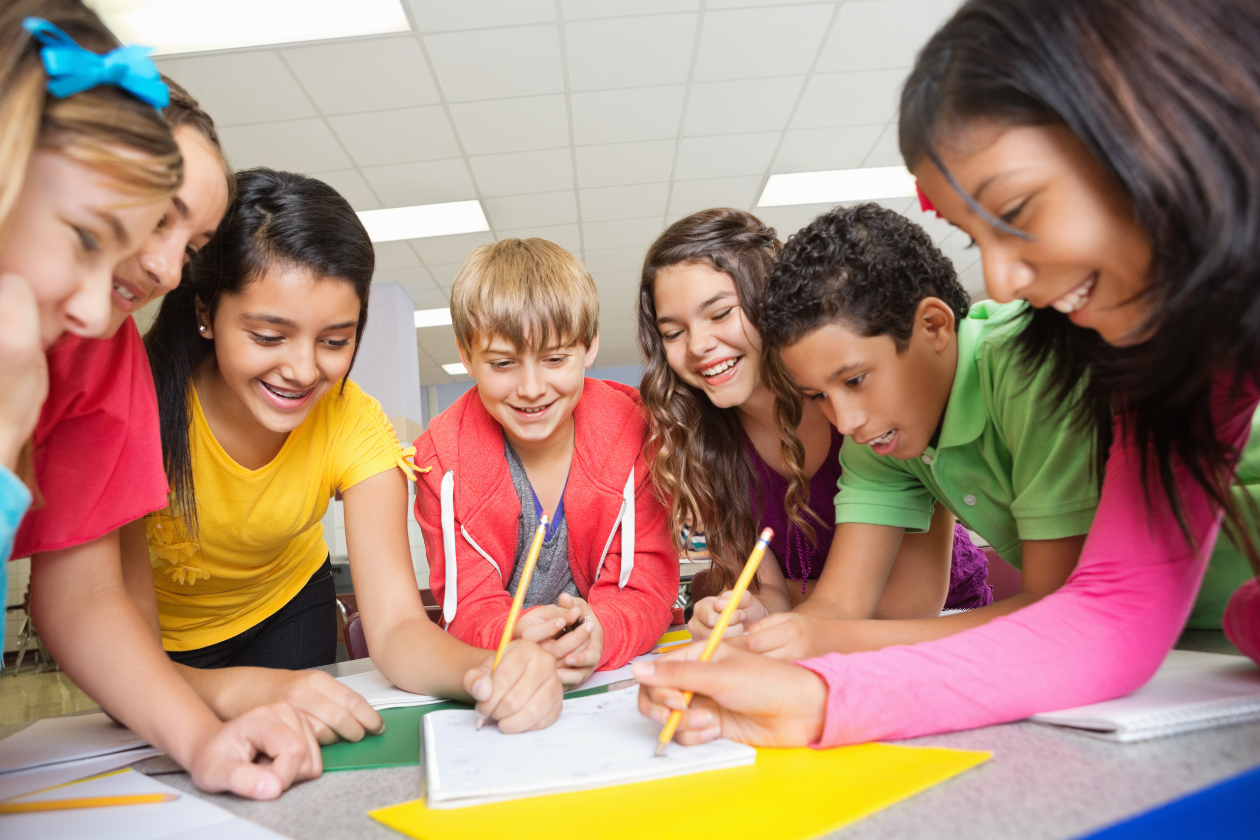 Group of students working together.